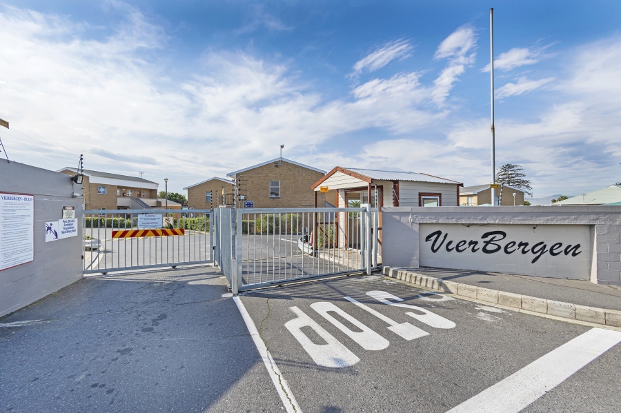 2 Bedroom Property for Sale in Oakglen Western Cape